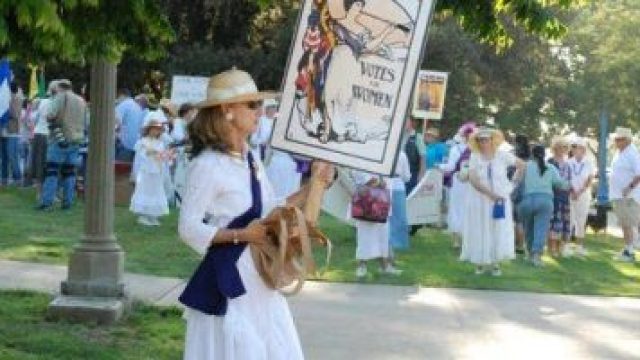 Suffrage-Parade-e1471277286467.jpg