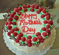 HillQuest.com’s Mother's Day cake